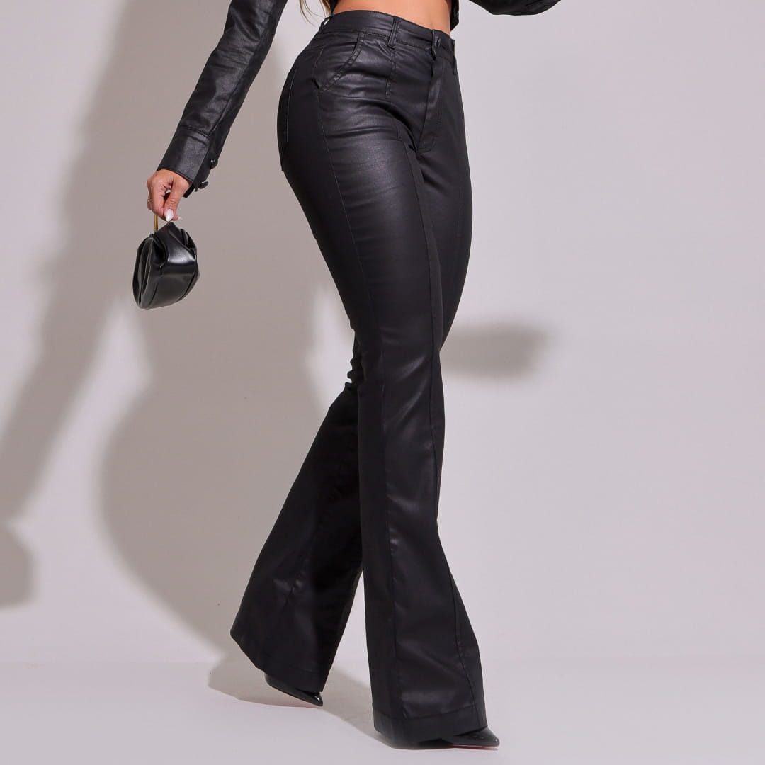 Calça Flare Encerada Bolso Faca Preta Itália