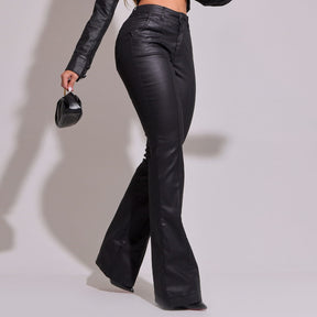 Calça Flare Encerada Bolso Faca Preta Itália